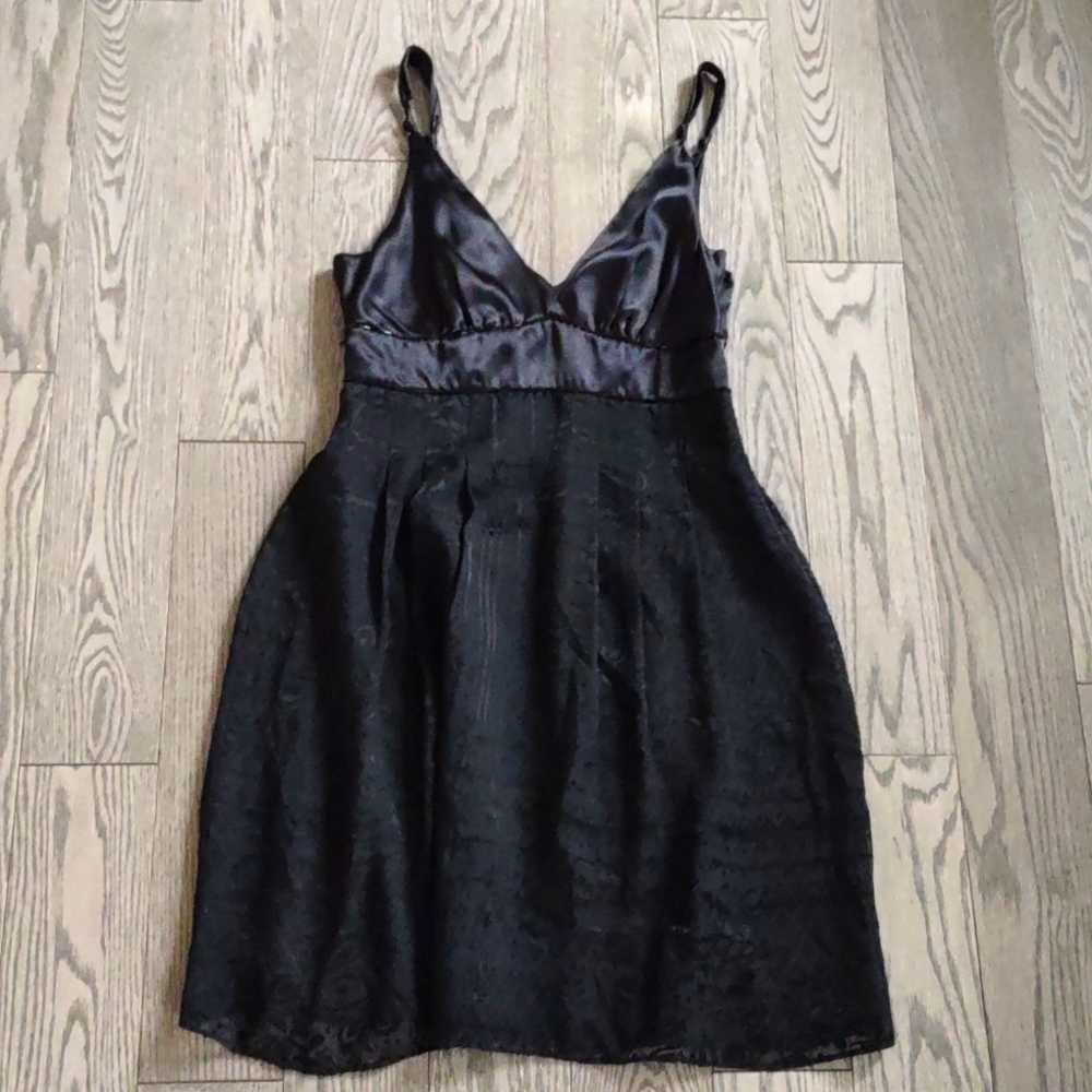 Beautiful black dress by Guess☘️🍀⭐